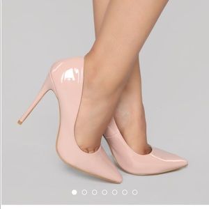 NWOT cindy heel nude patent heels